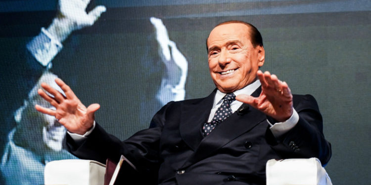 Berlusconi le promite fotbaliștilor de la Monza „un autobuz cu prostituate” dacă înving o echipă de top