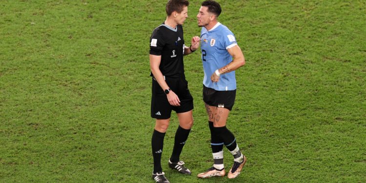 Incident grav la Cupa Mondială! Un oficial FIFA, lovit de Gimenez! Uruguayanul riscă o sancțiune dură | FOTO