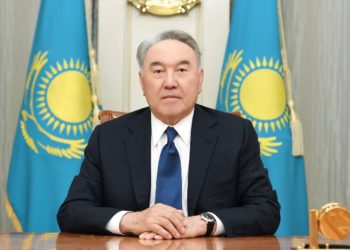 Нурсултана Назарбаева лишили звания почетного сенатора. Титул елбасы (лидера нации) у него тоже отняли