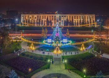 В Кишиневе 16 января начнут убирать праздничные елки