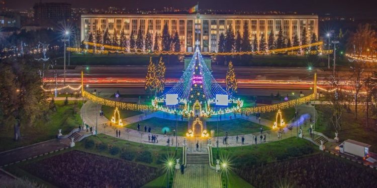 В Кишиневе 16 января начнут убирать праздничные елки