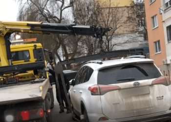 По делу о контрабанде транспортных средств проходят обыски