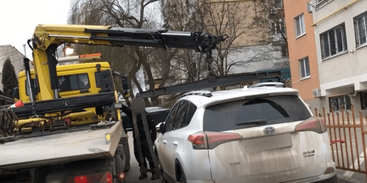 По делу о контрабанде транспортных средств проходят обыски