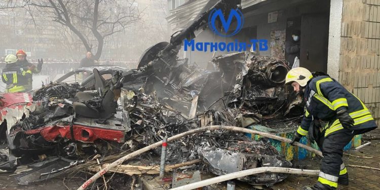 В Броварах Киевской области около детского сада разбился вертолет