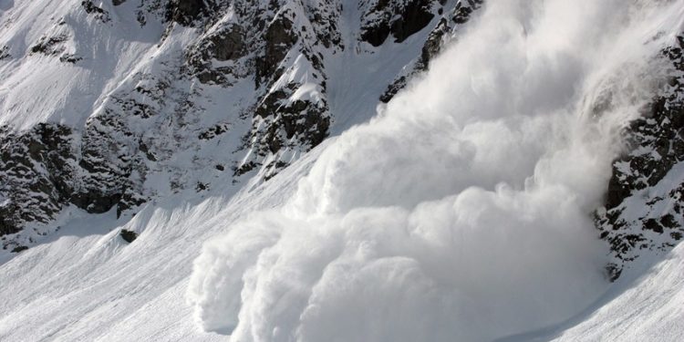 В Тибете из-за схода лавины погибли восемь человек