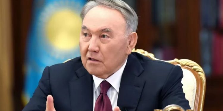 Нурсултан Назарбаев попал в больницу. Он перенес операцию на сердце