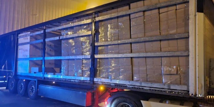 Гражданин Молдовы нелегально провез 5 млн сигарет во Францию