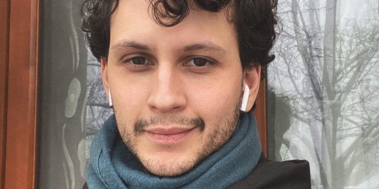 Мужчина, которого нашли мертвым в квартире со связанными руками, оказался актером