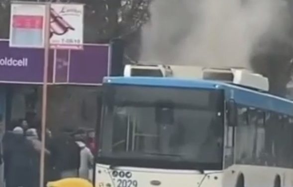 В Бельцах загорелся троллейбус с пассажирами