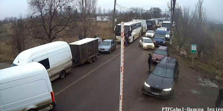 На КПП Кагул-Оанча образовались очереди