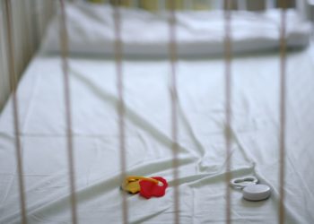 O boală misterioasă a ucis 12 copii în Coasta de Fildeş. Micuții au intrat brusc în stare de rigiditate şi au început să vomite