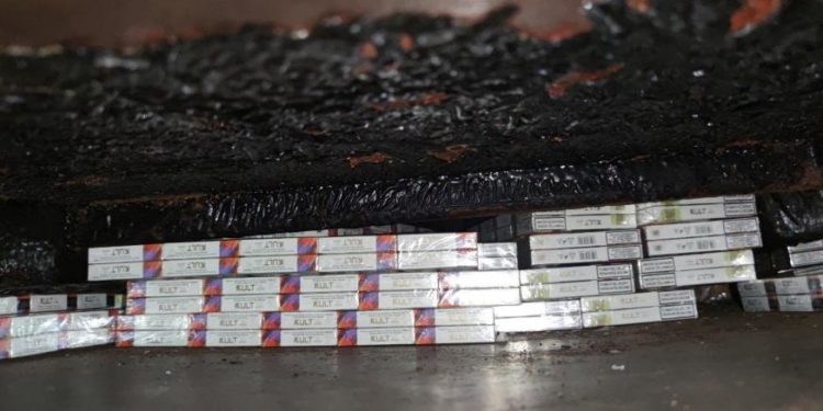 Circa 1.000 de pachete cu țigări, ascunse în locuri special adaptate, în trenul Chişinău-Bucureşti