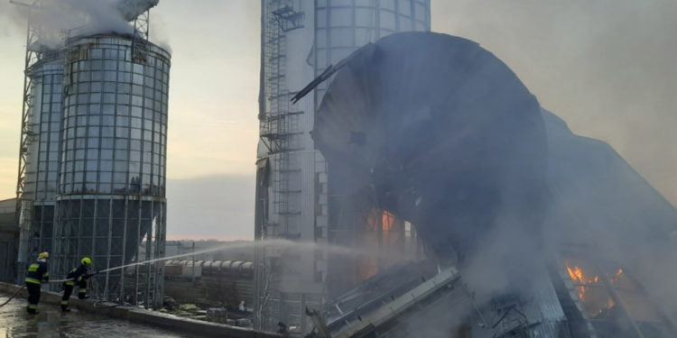 Агентство по технадзору инициировало проверку по факту возгорания силосов на территории Джурджулештского порта. Что говорит ГИЧС о причинах пожара | VIDEO