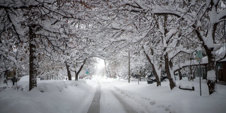 Meteorologii prognozează ninsori de Crăciun: Câte grade vom avea astăzi