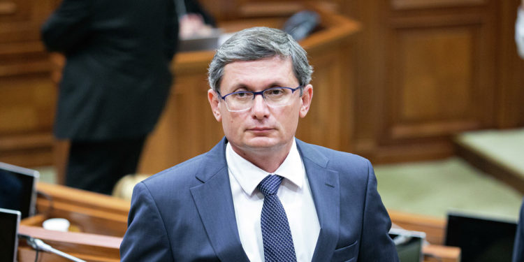 Igor Grosu a semnat o dispoziție prin care se limitează accesul pentru ieșiri în fața presei în incinta Parlamentului. Adela Railean: O nouă mostră de dictatură parlamentară, marca PAS | VIDEO