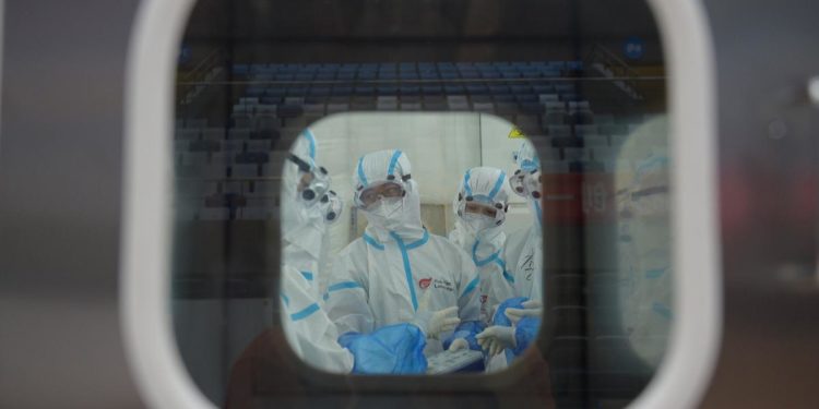 SCMP узнала о смерти десятков ведущих ученых-инженеров КНР из-за COVID-19