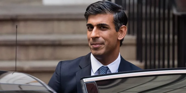 Premierul britanic a fost amendat pentru că nu a purtat centura de siguranță pe bancheta din spate a mașinii