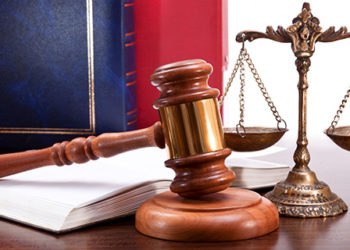 Experții în drept continuă să critice Legea privind taxa de stat: Guvernarea vede aceasta lege ca o modalitate de completare a bugetului de stat, oamenii însă vor renunța să-și mai caute dreptatea în instanțe | VIDEO