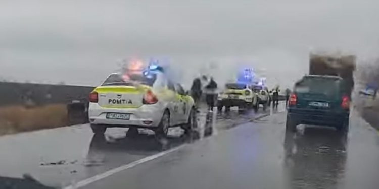 Accident grav. Două maşini s-au răsturnat în decor, iar două au devenit obstacole pe traseul Leova-Hîncești