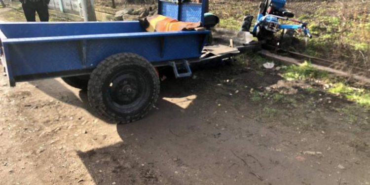 Tragedie la Anenii Noi: Un bărbat a decedat pe loc, după ce s-a izbit cu motocultorul într-un gard