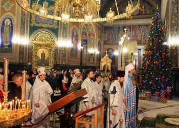 Creștinii ortodocși sărbătoresc Crăciunul