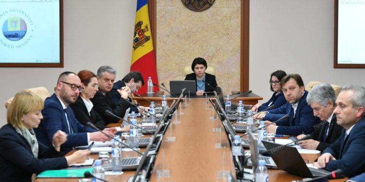 2 au plecat, 5 au venit. Val de numiri și eliberări la Guvern