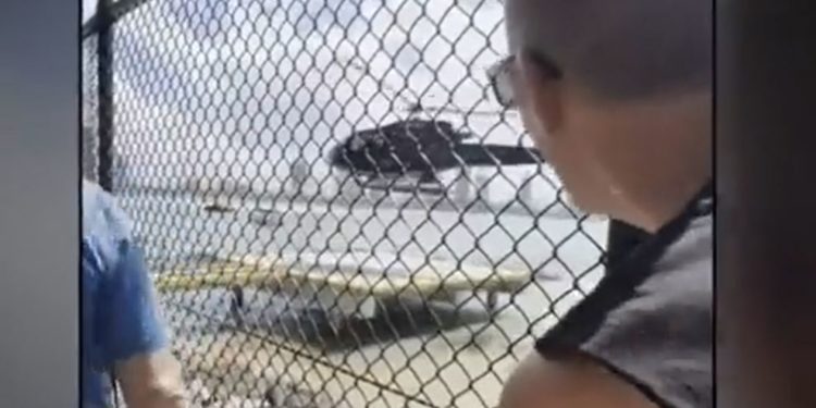 Momentul în care două elicoptere se ciocnesc în aer, în Australia. Trei turiști și un pilot au murit. În total erau 13 pasageri