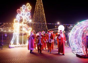 Anul 2023, întâmpinat cu mult fast, la Taraclia: Toată lumea a cântat și a dansat la un concert de excepție, organizat în parcul recent renovat de echipa lui Ilan Șor | VIDEO