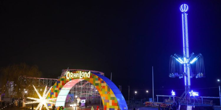 Atracții gratuite și surprize pentru copii, dar și un concert de zile mari pentru adulți. În pofida presiunilor, la OrheiLand s-a desfășurat un grandios concert cu ocazia închiderii sezonului de iarnă | VIDEO
