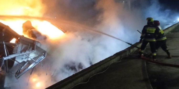 Incendiul din Portul Giurgiulești | Pompierii au localizat flăcările la cel de-al doilea rezervor