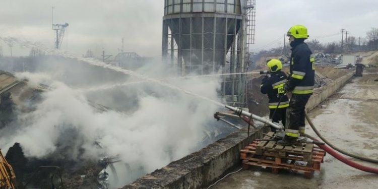 Incendiul din Portul Giurgiulești | IGSU anunță că nu există pericol pentru oameni