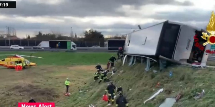 Un autocar cu români s-a răsturnat în Italia: 7 răniți, dintre care 3 copii | VIDEO