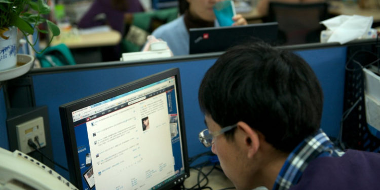 China suspendă conturile utilizatorilor care mai nou se plâng că politica privind COVID este prea relaxată
