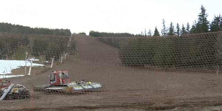 Pierderi financiare mari pentru hotelieri și peisaje dezolante în stațiunile de la munte din România: „Iarna asta avem o primăvară frumoasă” | VIDEO