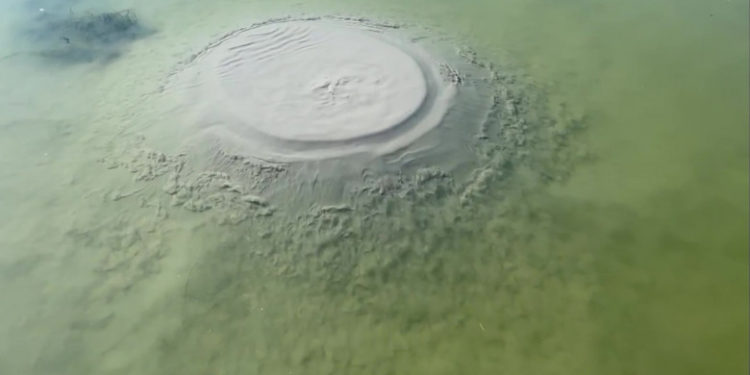 Magmă vulcanică activă și în creștere, descoperită cu tehnică de ultimă generație la 7 km de insula grecească Santorini