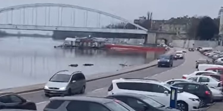 Un moldovean ar fi încercat să fugă de patru mașini de poliție în Ungaria | VIDEO