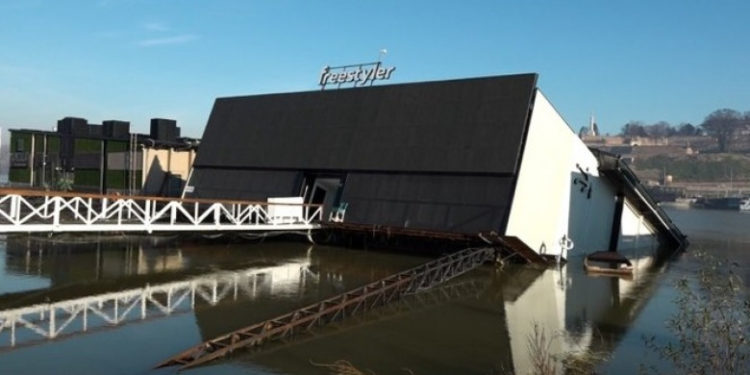Un club din Belgrad, plin cu oameni, s-a scufundat de Revelion „Așa trebuie să se fi simțit și pe Titanic”
