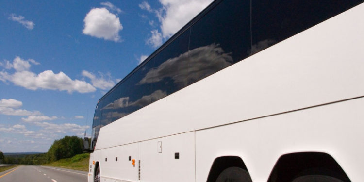 Doi șoferi români de autocar care conduceau de 30 de ore fără pauze au fost obligați de poliția germană să se culce