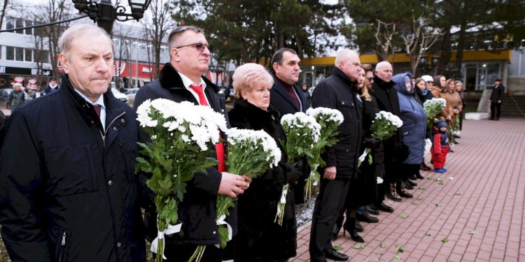 Omagiul adus marelui poet Mihai Eminescu, la Orhei, cu prilejul aniversării a 173 de ani de la naștere