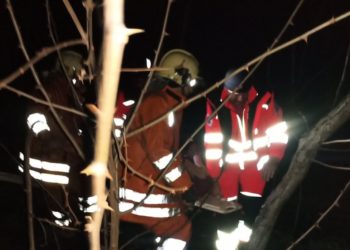 Sîngerei: O femeie căzută într-o groapă de canalizare a fost salvată de pompieri