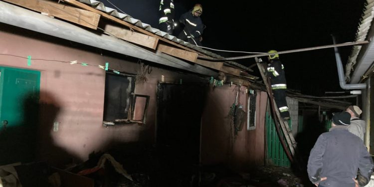 Incendiu în satul Jora de Sus din raionul Orhei. Pompierii au prevenit o explozie