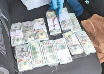 Bărbat din Bălți – reținut pentru intenția să tranzacționeze peste 100.000 dolari americani falși