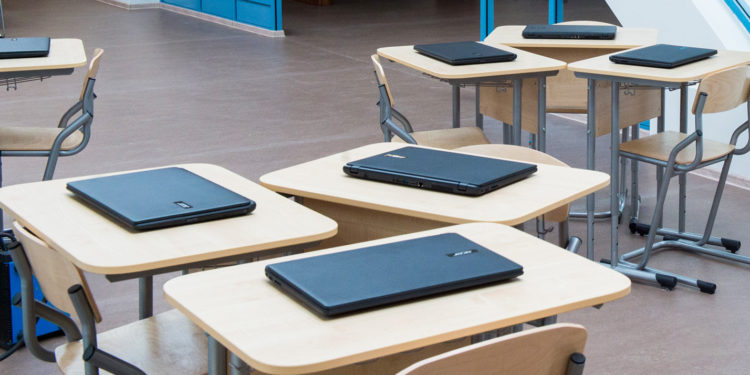 Jaf de proporţii într-o școală din Drochia: Trei adolescenți ar fi furat cinci laptopuri
