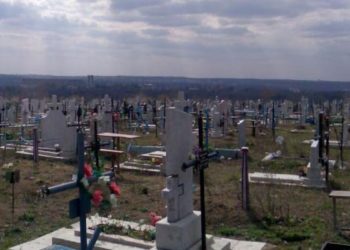 Rezervarea locurilor în cimitire și serviciile funerare din capitală s-au scumpit considerabil. Explicațiile responsabililor și reacția chișinăuienilor | VIDEO