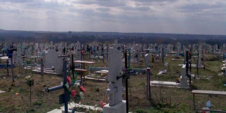 Rezervarea locurilor în cimitire și serviciile funerare din capitală s-au scumpit considerabil. Explicațiile responsabililor și reacția chișinăuienilor | VIDEO