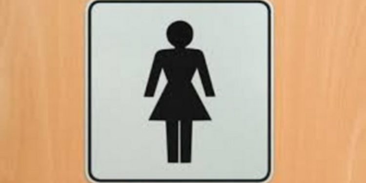 Femei spionate în toaleta unei clinici din București. Camerele erau puse în odorizante. Bărbatul care le-a montat a fost arestat | VIDEO