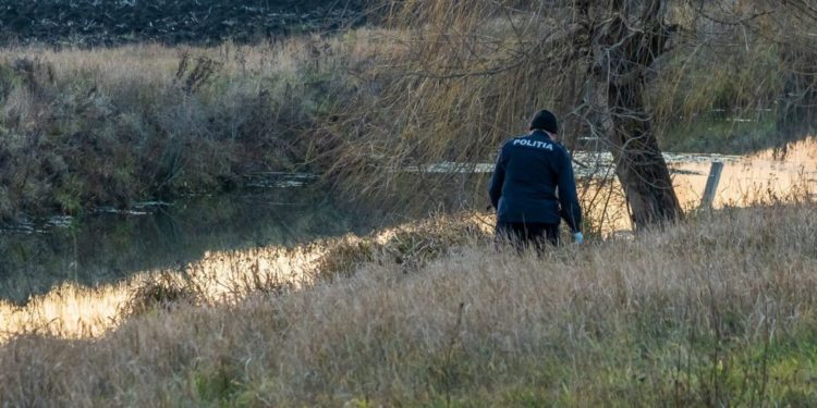 На севере Молдовы из Реута выловили труп. Полиция не может установить личность погибшего