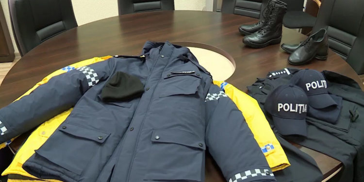 În plină criză energetică și economică, Guvernul a decis să cumpere uniforme noi pentru polițiști. Echipamentul pentru un singur angajat ar putea costa circa 21.000 de lei | VIDEO