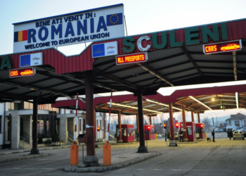 Perchezițiile de la frontiera moldo-română: Opt vameși și polițiști au fost încătușați