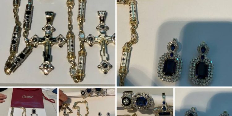 Таможенники пресекли попытку контрабанды золотых украшений